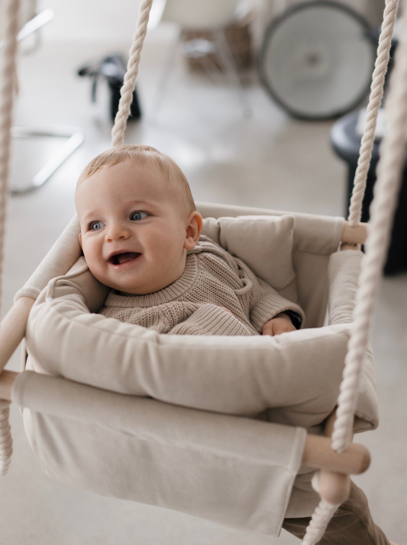 Luxury Cappuccino Ljuljaška - Ručno rađena ljuljaška za bebe