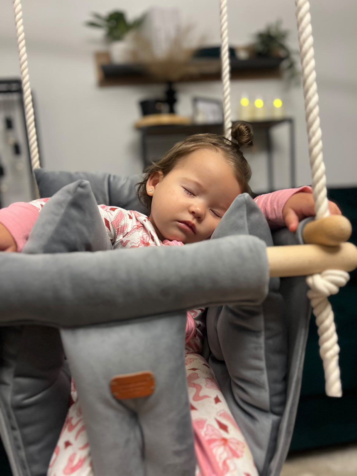 Luxury Dolphin Gray Ljuljaška - Ručno rađena ljuljaška za bebe